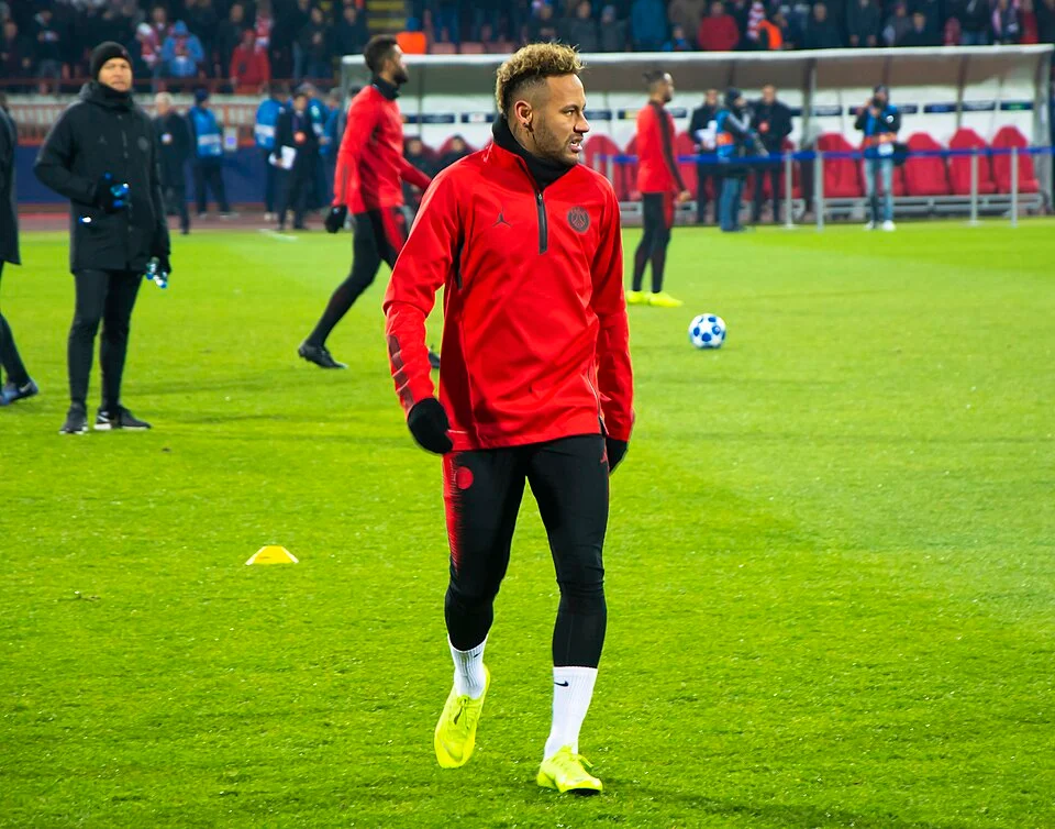 Neymar in a PSG training top during a Champions League warm-up