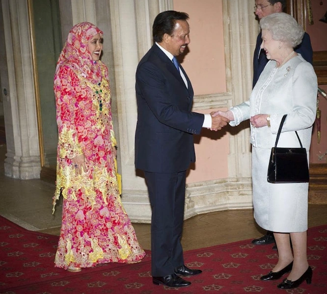 Sultan Hassanal Bolkiah and Queen Saleha meeting Queen Elizabeth II at a royal audience in London