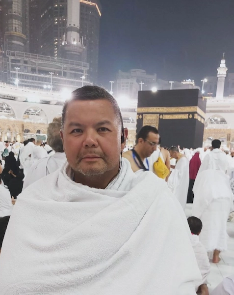 Prince Abdul Hakeem of Brunei in Ihram attire at the Kaaba in Mecca